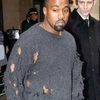 ну это ещё "голос поколения" как то продавал драные свитера за кучу денег)