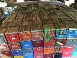 Пластинкам, которые снизу пришел полный .. ну попортились они стопудово под таким то весом ... как так можно складировать то ...