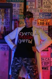 Как сказал Доктор: -" Есть понятия - реставрация и восстановление. А в английском языке всё это одно слово - restoration...". Я считаю, это пояснение, очень точно описывает происходящее в посте.