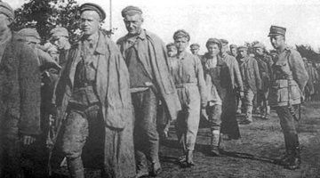 Вы не поверите - но так оно и есть.

Название «Варшавянка» не случайно. Свои истоки песня берёт в Польше, и написана она было первоначально на польском языке Вацлавом Свеницким. Под врагами подразумеваются русские, коих не стоит относить к человекам а вполне нужно мстить и резать.

Что они и делали с пленными красноармейцами, которых Тухачевский повел на бой с поляками. Уморили голодом и болезнями, оставив без медицинской помощи по открытым небом в концлагерях.