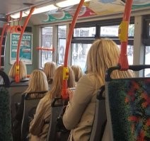 Было в каком то рассказе кого то из послевоенной советской прозы.
Один доказывает, что вероятность того, что перед окном по тротуару пройдет мужчина или женщина 1/2. Двое подряд - 1/4 и т.д.  Никогда, грит, даже 20 подряд мужчин не пройдет... Могу поспорить на что хош...
Тут собеседник к чему то прислушался и... А давай!
И вскоре перед ними прошла рота солдат.

PS Тут тоже так же может быть, если где то не далеко проходил слет блондинок...