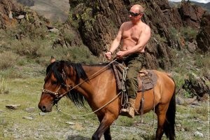 Два президента , два мира. Один на коне , другой на коленях....