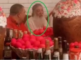 На восточного ламу или мудреца похож.