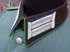 Че-то я не пойму, им парадку опять Хуго Босс дизайнил?
Первый раз аж передернуло, когда увидел.