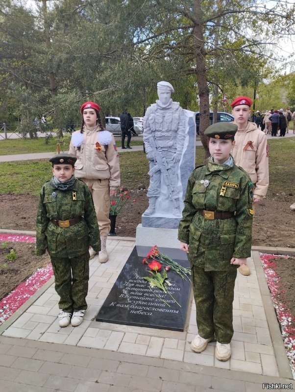 Вчера торжественно перезахоронили еще 193 ранее неизвестных солдат. Сегодня приняли участие в открытии мемориала погибшим землякам в современных конфликтах.