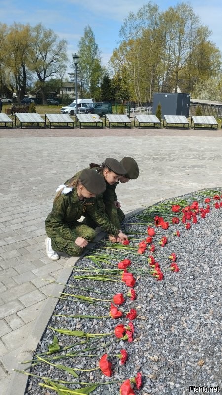 Вчера торжественно перезахоронили еще 193 ранее неизвестных солдат. Сегодня приняли участие в открытии мемориала погибшим землякам в современных конфликтах.