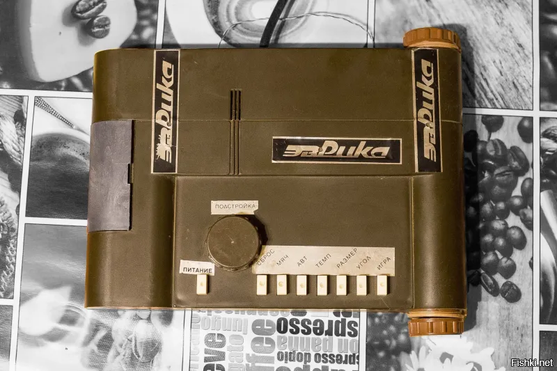 Так как СССР по сути застал на пару лет в раннем возрасте, то и ассоциации с детством, с игрушками больше)В приложении пару картинок.