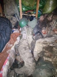 Тихая работа бойцов из 24-й бригады специального назначения в районе Первомайского.

Почти бесшумно был ликвидирован весь опорник, некоторые тарасы даже не поняли, что у них в окопах наши бойцы, поэтому продолжали заниматься своими делами, а кто-то ваще спал.