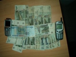 Самое начало 2000-х. Студенчество. Скинулись группой, чтобы отметить чей-то ДР и сфоткали полученную кучу денег. Сейчас она выглядит не так круто, как тогда