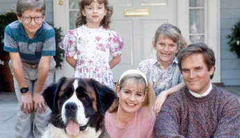 Думал хуже, чем в фильме Бетховен быть не может! 
Особенно, в конце фильма с оравой щенят