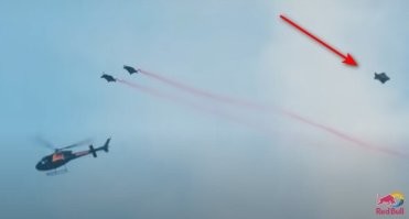 Поймал момент с квадрокоптером