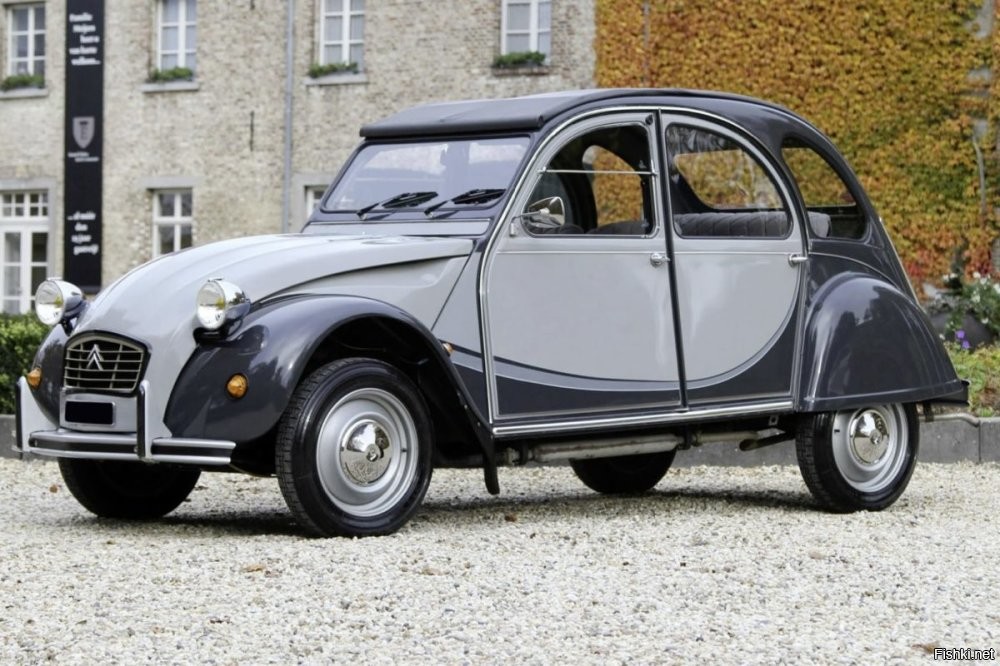 Не понимал я никогда восхищения Жуком.  

У того же французского "классика" Ситроена 2СV хотя бы 4 двери, а не 2 ,как у Жука, уже удобнее. В те же годы выпускался, с 1948.