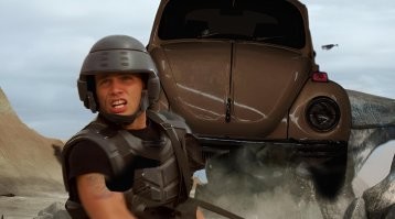 Его заказал Гитлер и хотели скопировать в СССР:  любопытные факты о легендарном автомобиле Фольксваген-«Жук»