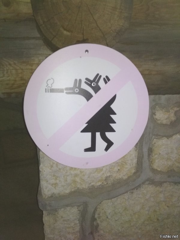 Шутник несколько недель добавлял на эскалатор нелепые запрещающие знаки