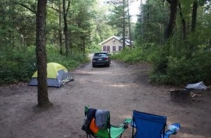 В принципе - идея правильная. Реализация - говно. В Канаде,например,есть места для мангалов,с дровами,туалетом,столами. Бесплатно. А в России будет также,но за деньги..