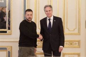 ох.уенный вышел бы дуэт! один ху.ем на рояле играет, другой на гитаре аккомпанирует!