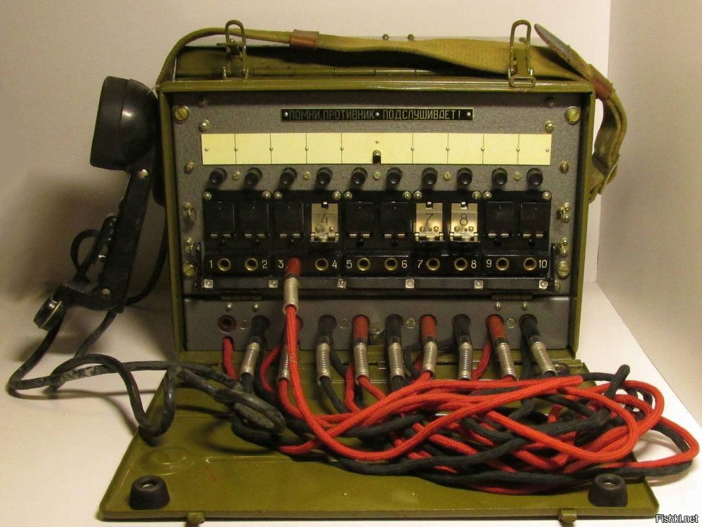 Мне в полях помимо радиосвязи довелось на таком работать. Простая и надёжная техника. Это к посту о телефонистках.