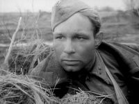 Советский фильм "Они сражались за Родину". Василий Шукшин умер во время съемок. Вместо него доснимался Юрий Соловьев. Озвучивал Игорь Ефимов.