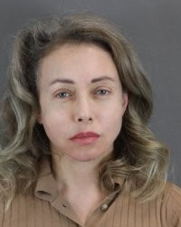 К нам вернулась сбежавшая в Латвию журналистка Божена Рынска. В Москве она решила подлатать обвисшее лицо. 

«Я могу скоро не въехать в Россию, а хирургов в Европе не нашла»,   заявила Божена, считающая всех россиян быдлом.

К слову, в январе 2024 года на журналистку подали заявление в СК из-за предложения «выкалывать глаза» сотрудникам органов внутренних дел. За подобные высказывания в отношении нее должны были возбудить уголовное дело по статье о возбуждении ненависти. 
Опять нихера не сделают.