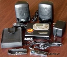 Вот шикарная вещь из тех лет. К тому же – аккумулятор. 
+ цифровой приёмник с памятью, + реверс, + запись с микрофона и приёмника.