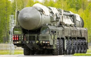 "Вы автомобили белорусские видели?" Видел! Белорусские автомобили  МЗКТ возят русский Ярс, Тополь, Искандер...
МЗКТ (Минский завод колесных тягачей)