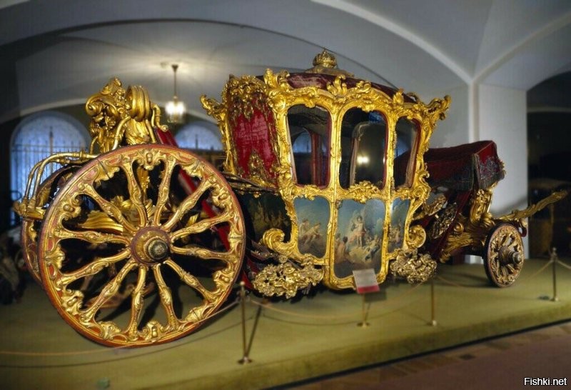 Царская карет весила около 3 тонн, тянули ее 3-6 лошадок.