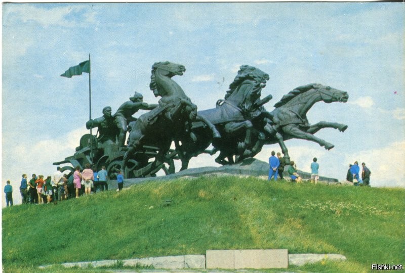 Каховка. Памятник Легендарная тачанка.  1974г.