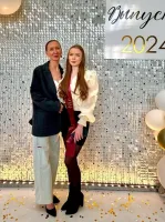 Надеть рваные штаны на выпускной дочери - бесценно!