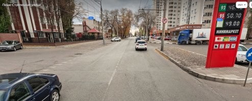 "виновна баба, начала разворот не убедившись в безопасности маневра"
Там еще знак стоит только направо.
