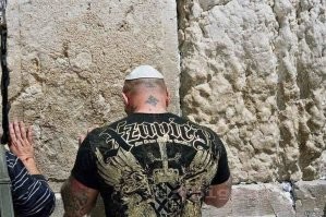 А это вообще прямо в Израиле снято.