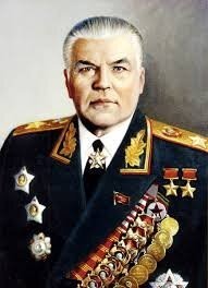 Угу. Вот из-за таких вбросов война и началась.. 
Между прочим, украинцы также воевали против фашистов,как и русские и татары и грузины и пр. 
 И  русских на стороне Гитлера воевало больше,чем украинцев..
 Кстати, Кантария был грузином,а маршал Малиновский - украинцем..