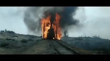 Напомнило из "Неуловимых": 
- Бурнаши мост подожгли...