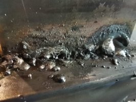 Если вы не сварщик, то не зарекайтесь... =) Варили тут явно обычной дуговой, а не полуавтоматом. Я когда впервые взял электроды в руки, у меня вышло вот так