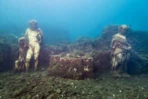 При чем тут изменение климата? Задолбали мрази зеленые. Город Байи затонул 1700 лет назад, тоже люди и технологии виноваты.