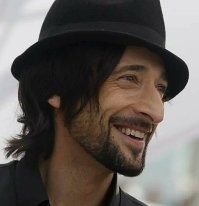 Ну очень похож на Сальвадора Дали,особенно носом!