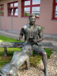 10 неожиданных памятников со всего мира, доказывающих, что фантазия скульпторов не знает границ