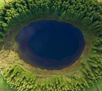 Озеро на острове Сан-Мигель, Азорские острова, Португалия:

Озеро под Брянском:
N53.43697722  E34.29250958 
И еще одно неподалеку:
N53.50557810  E34.13407014 
И еще...
N53.53999013  E33.96327075 
И еще......
N53.44777520  E33.85723483