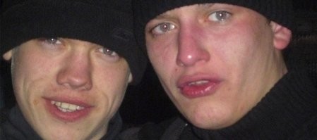 Футбольный фанат хотел выбежать на поле, но сломал ногу
