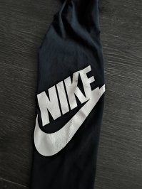 У меня от найка прилично спорт одежды, стираются каждую неделю (фитнес).
Вот самые старые (уже исключительно домашние) и любимые, они со мной с тех пор, когда я была на 20 кг больше. Точно прошли через несколько сотен стирок.