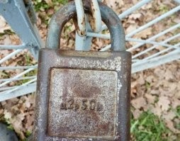Вот поэтому на изделиях была ОТЛИТА цена.