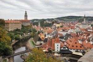 Арт-объекты в городке Чешский Крумлов (киноманы могут помнить его по хоррору «Хостел», четвёртое и пятое фото).