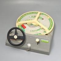 встречное предложение - приделайте к рулю вот этот диск, один хрен, по вашему мнению водителю за дорогой следить не надо