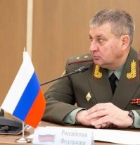 Окружной военный суд оставил под арестом замначальника Генштаба генерала Вадима Шамарина

Защита просила отправить его под домашний арест. Генерал принимал участие в заседании по видеосвязи из СИЗО «Матросская тишина».

Напомним, что генерал-лейтенанта задержали во время череды арестов в Минобороны. 

Шамарина обвиняют в получении взятки  в 36 млн рублей от гендира ОАО «Пермский телефонный завод «Телта» Алексея Высокова и главного бухгалтера этой же компании Елены Гришиной. 

Завод поставлял ( для Минобороны телефоны спецсвязи.