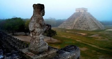 Пирамида на заднем плане навеяла.