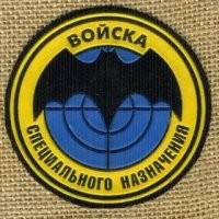 У чувака на ранце эмблема ГРУ. Наверняка папаша научил сына в окно заходить