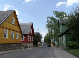 Улица в Тракае идет от центра города к замку . Кстати улица и сейчас такая же .  Последняя фотка это конец этой улицы .