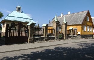 Улица в Тракае идет от центра города к замку . Кстати улица и сейчас такая же .  Последняя фотка это конец этой улицы .