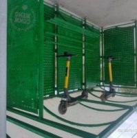 Можно ещё так. Самокаты катаются на колесе обозрения.