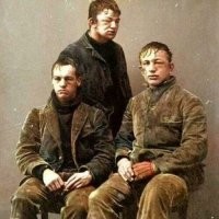 Они специально рожами снежки ловили??? Сколько раньше снежками кидались - никогда в жизни ни у кого такого не было. Передрались наверно между собой, а снежками отмазываются...