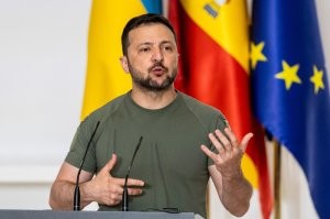 Вот самая большая пиявка. Она легко может выпить кровь из целой Европы и Америки в придачу.